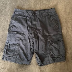 Men’s Levi cargo shorts